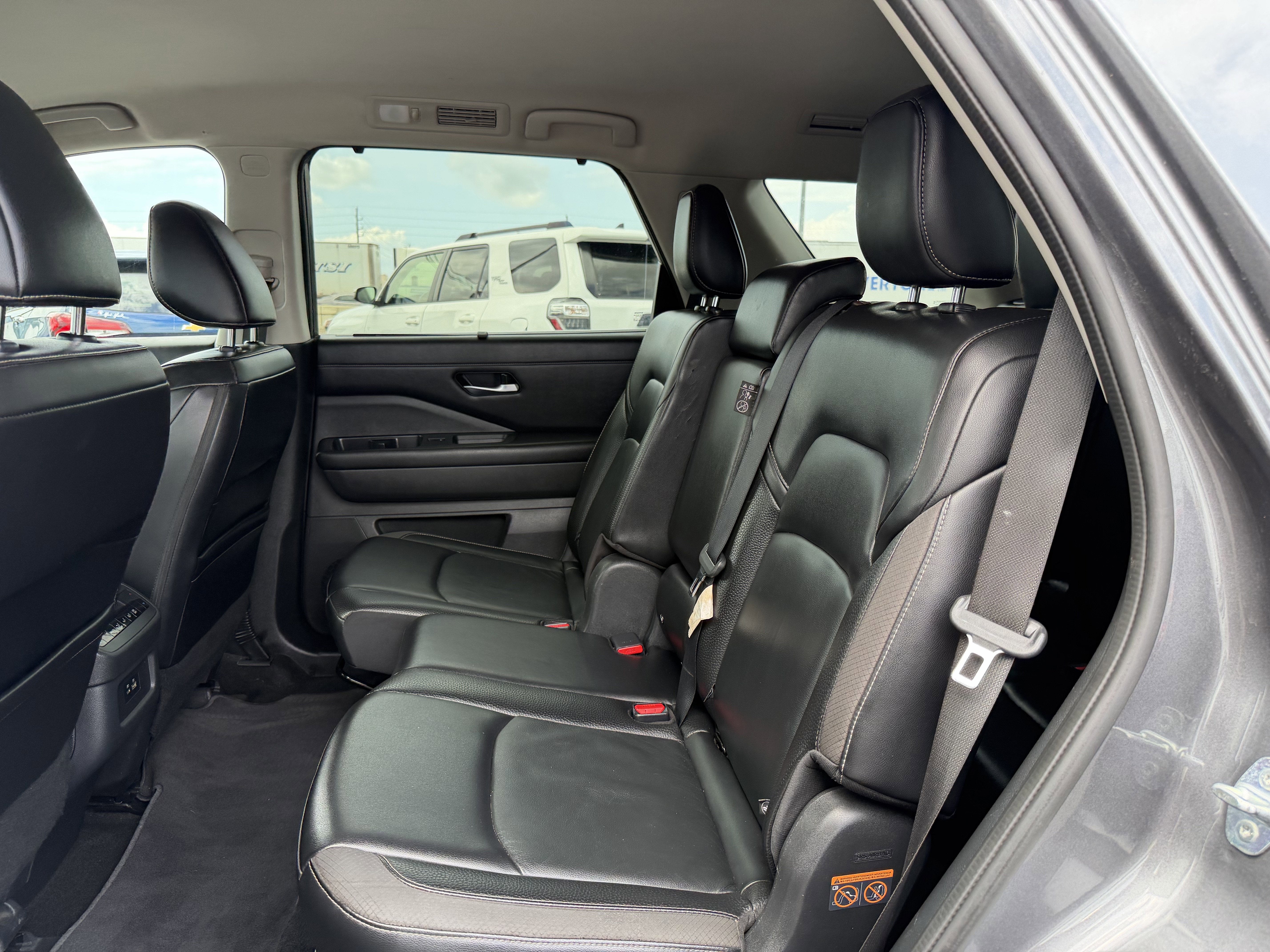 2023 Nissan Pathfinder SL FWD