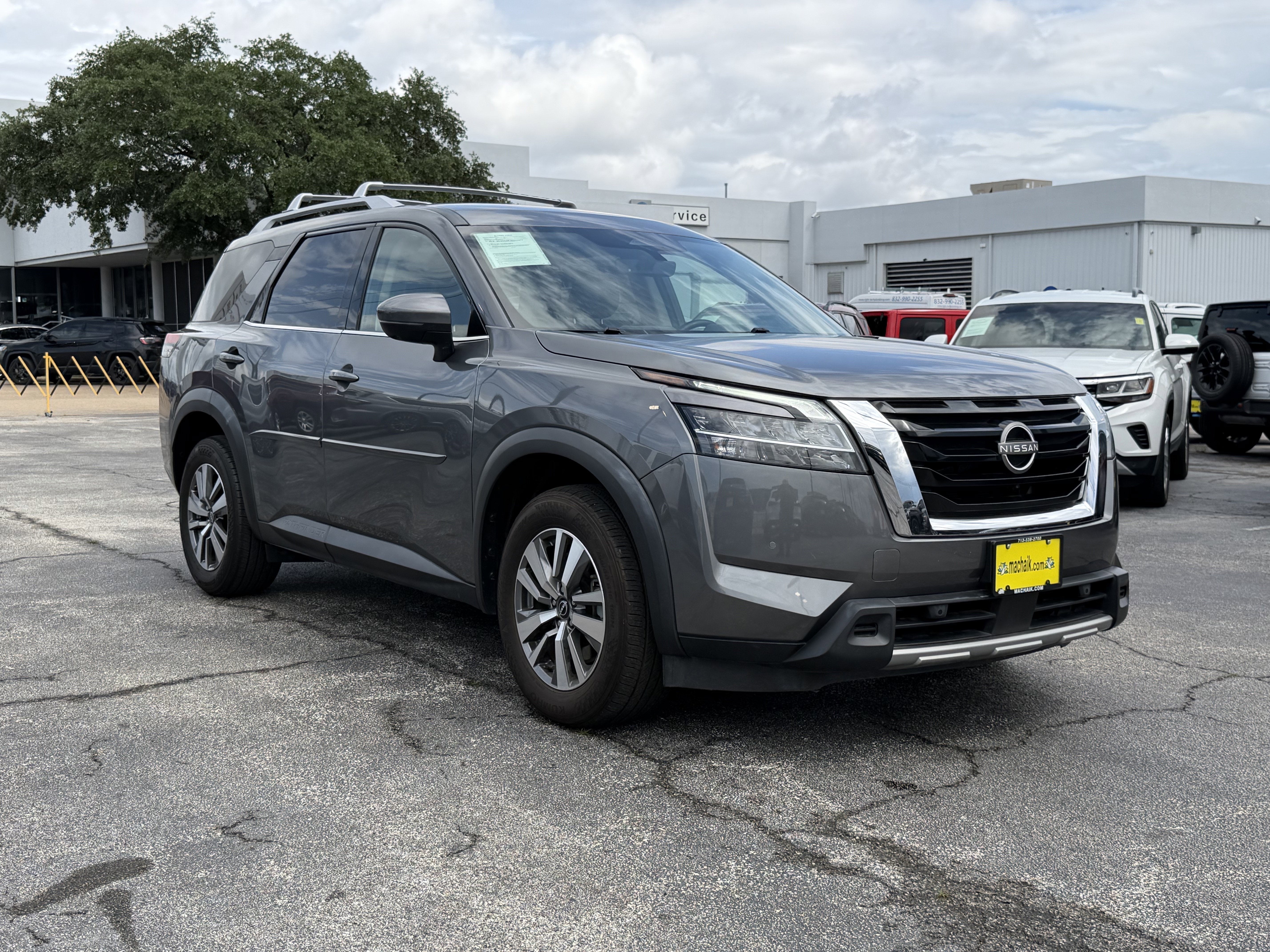 2023 Nissan Pathfinder SL FWD