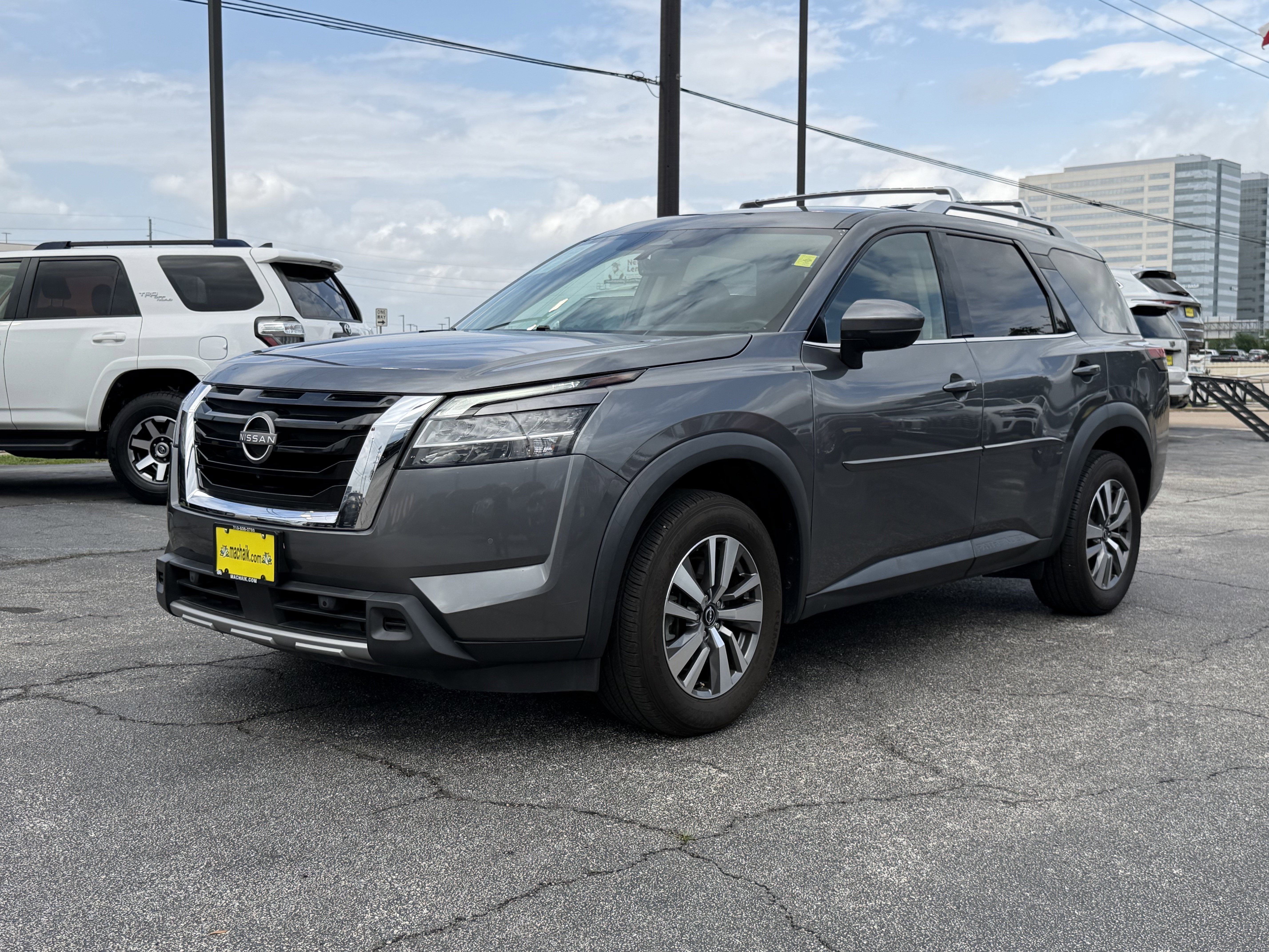 2023 Nissan Pathfinder SL FWD