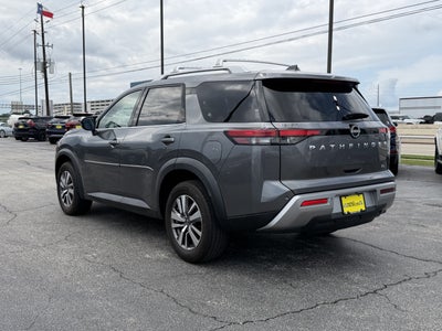 2023 Nissan Pathfinder SL FWD