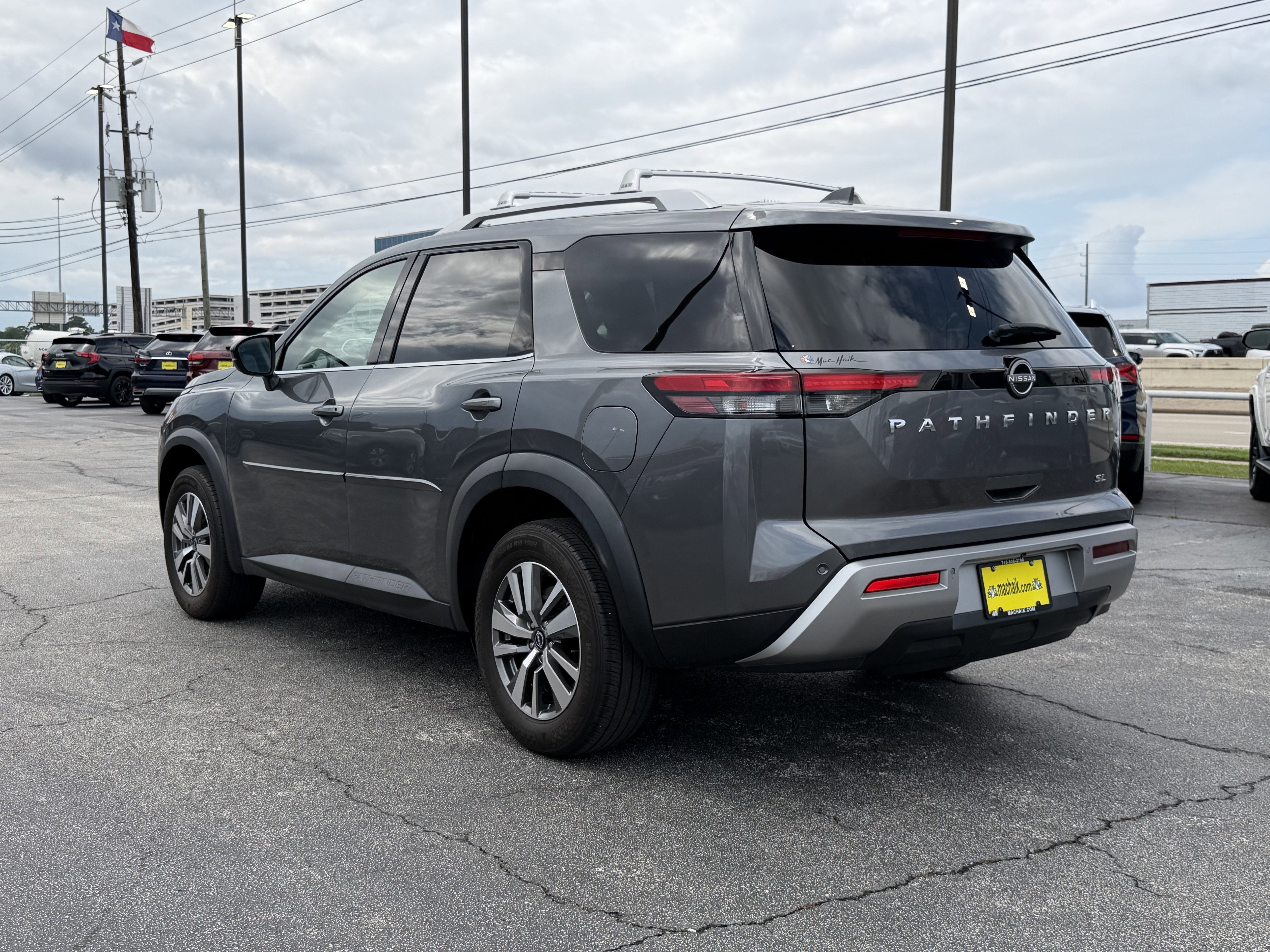 2023 Nissan Pathfinder SL FWD