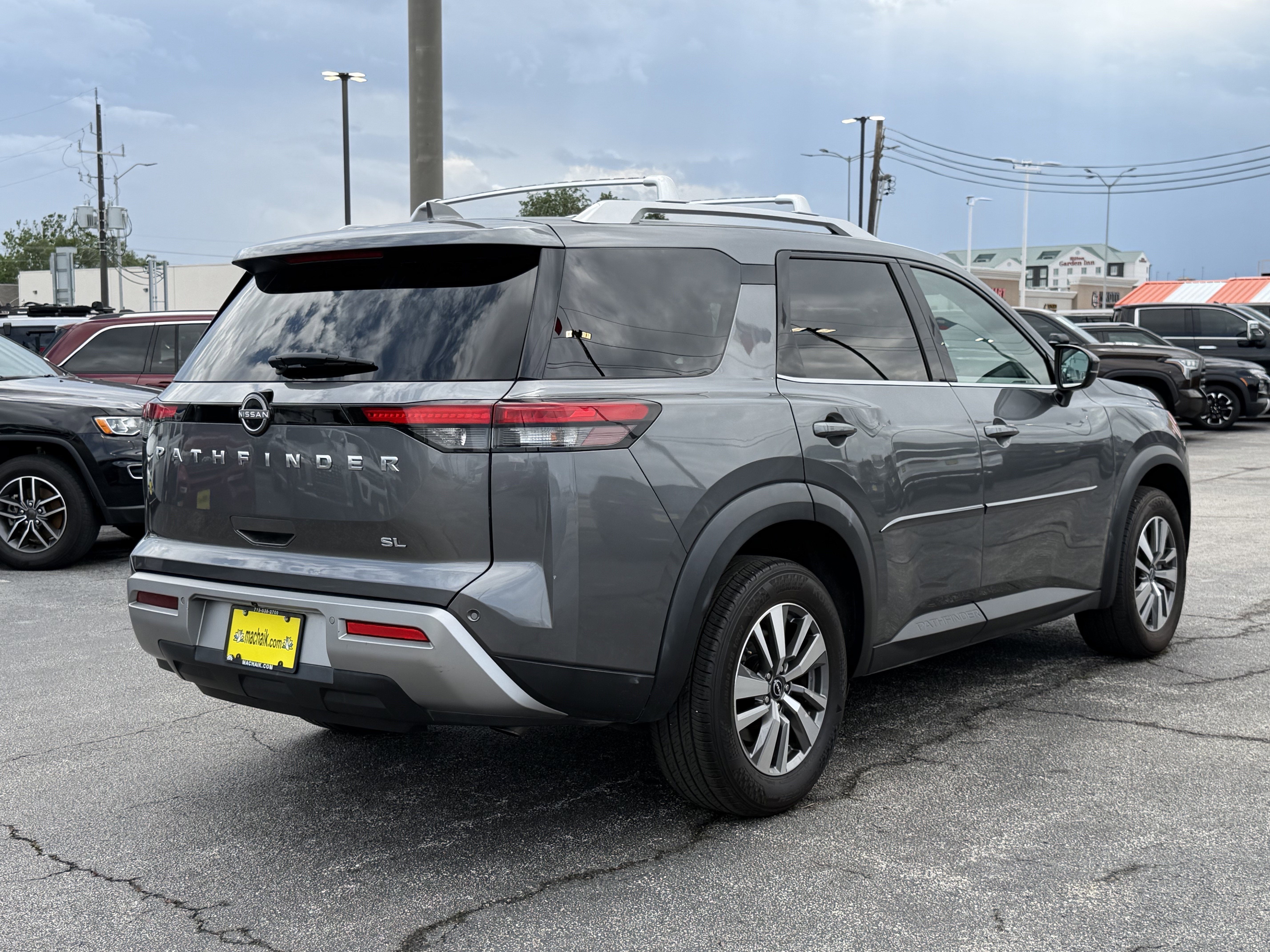 2023 Nissan Pathfinder SL FWD