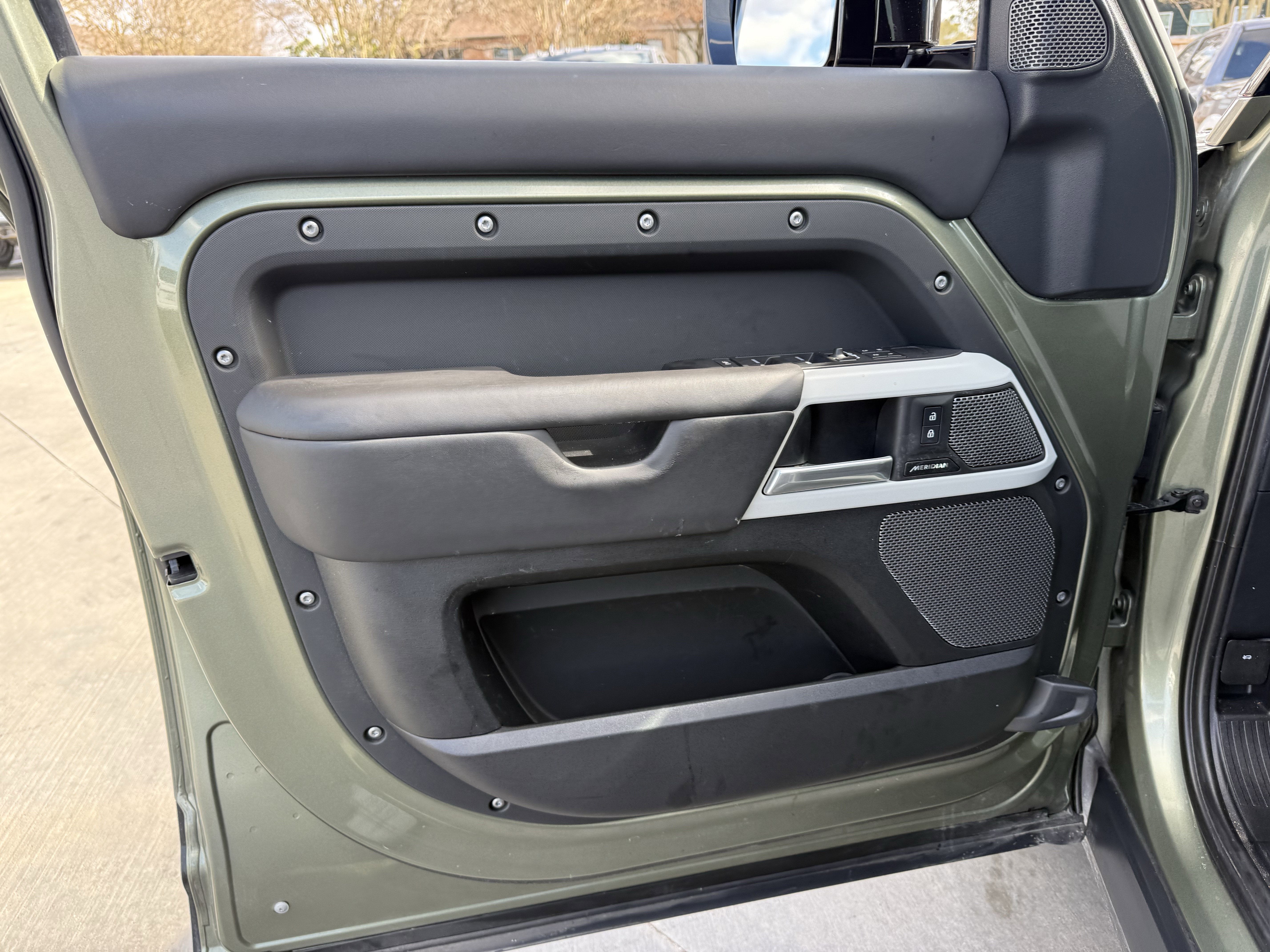 2024 Land Rover Defender 110 P400 X-Dynamic SE