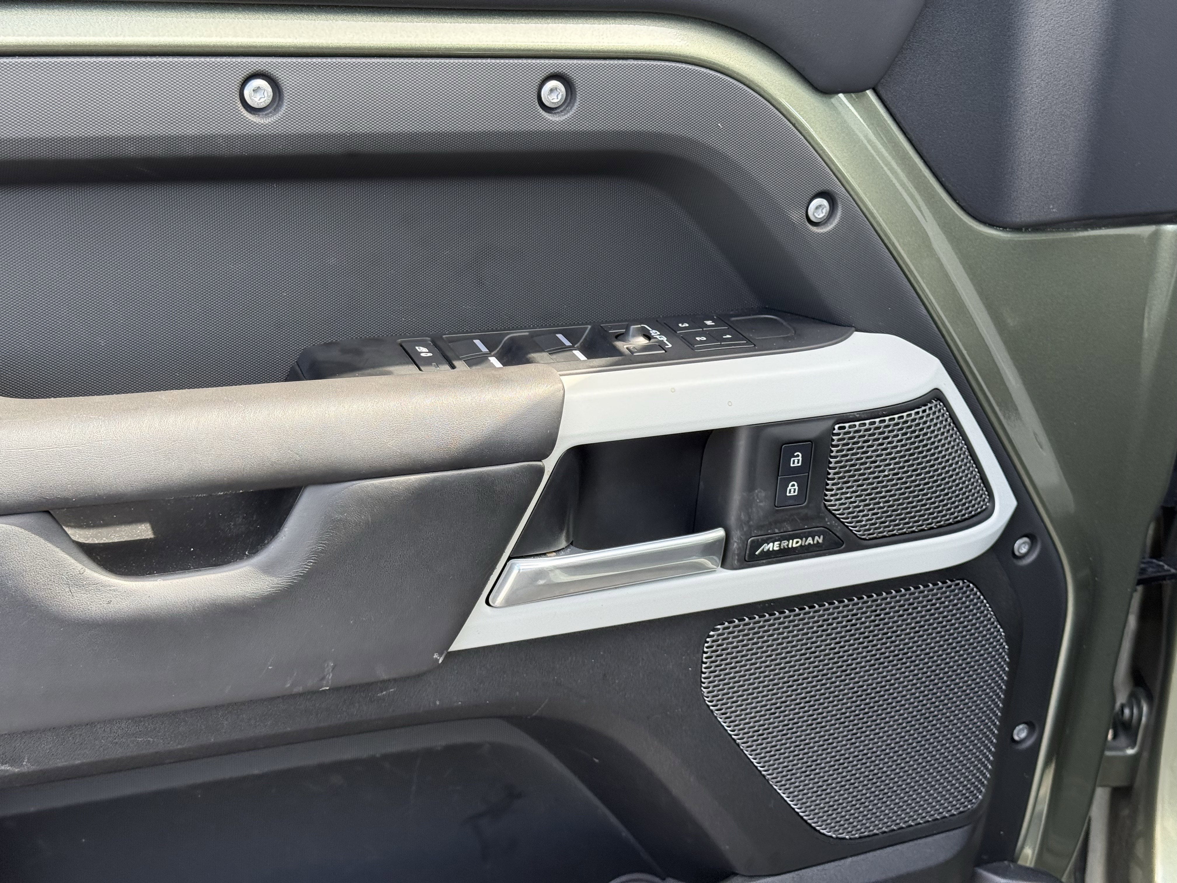 2024 Land Rover Defender 110 P400 X-Dynamic SE