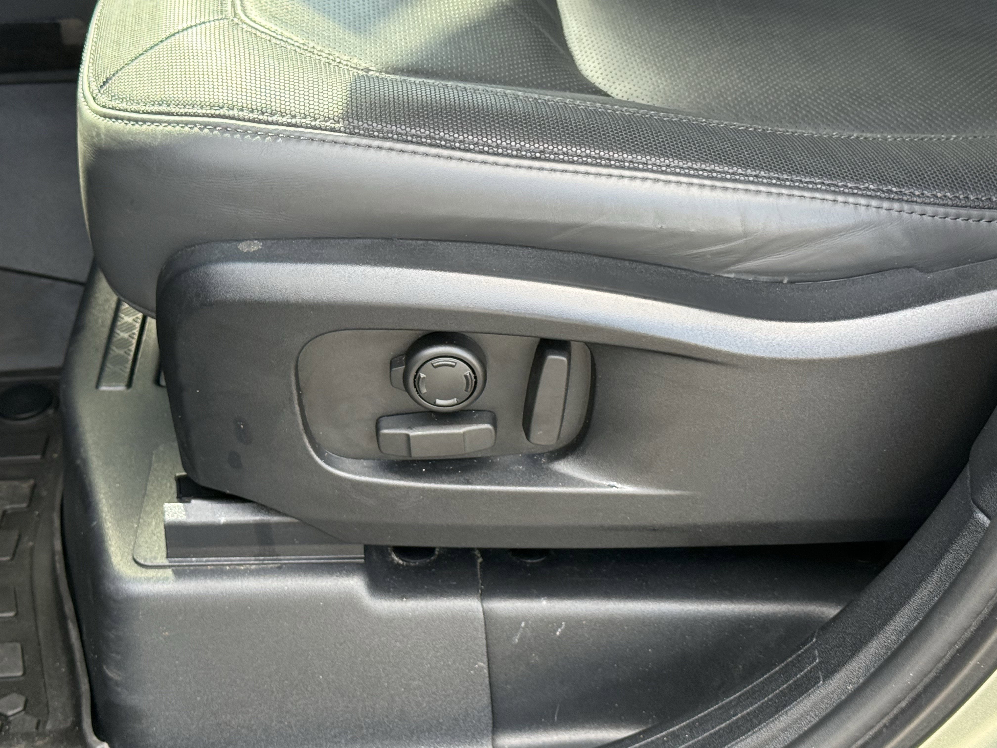 2024 Land Rover Defender 110 P400 X-Dynamic SE