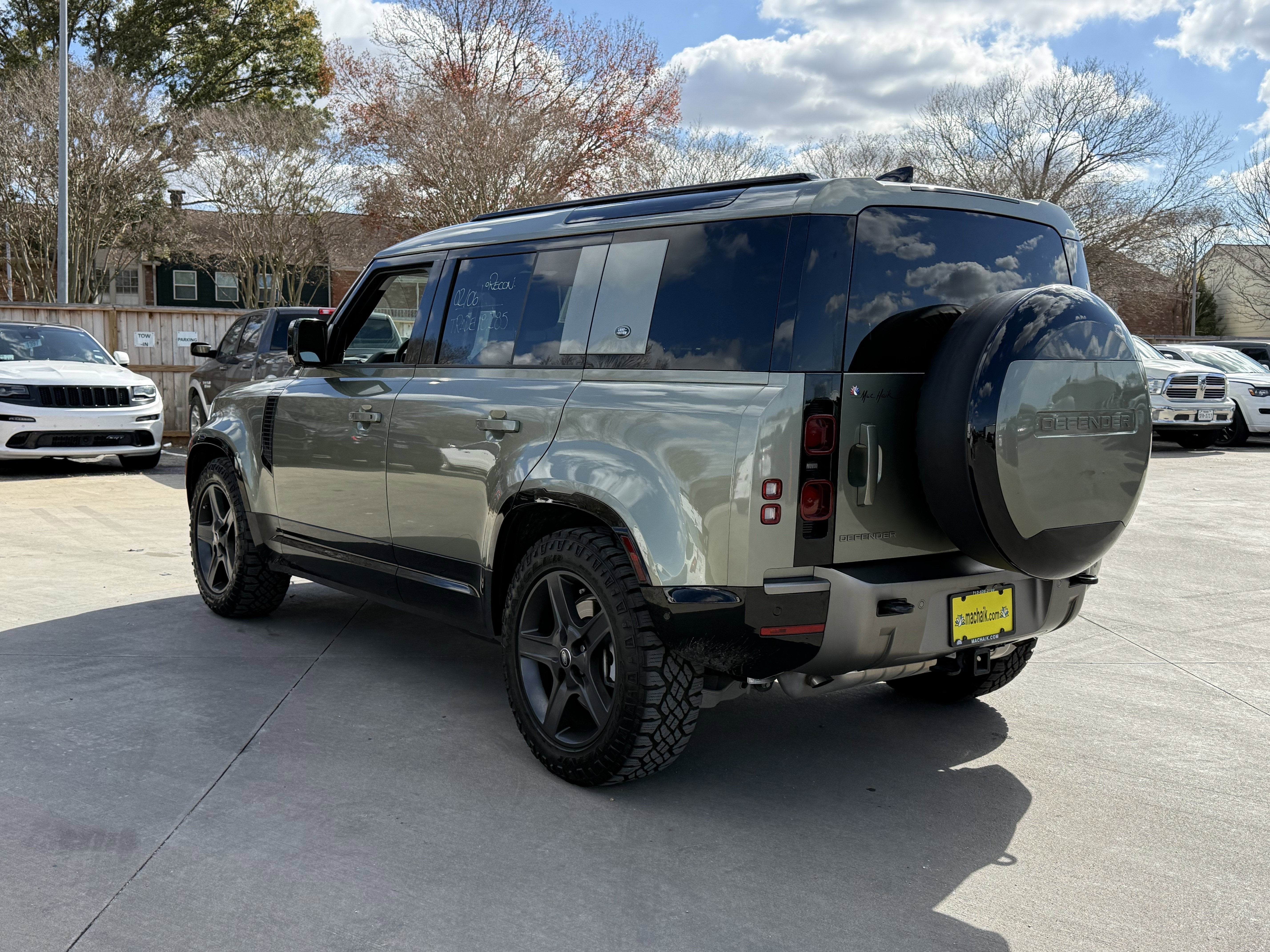 2024 Land Rover Defender 110 P400 X-Dynamic SE