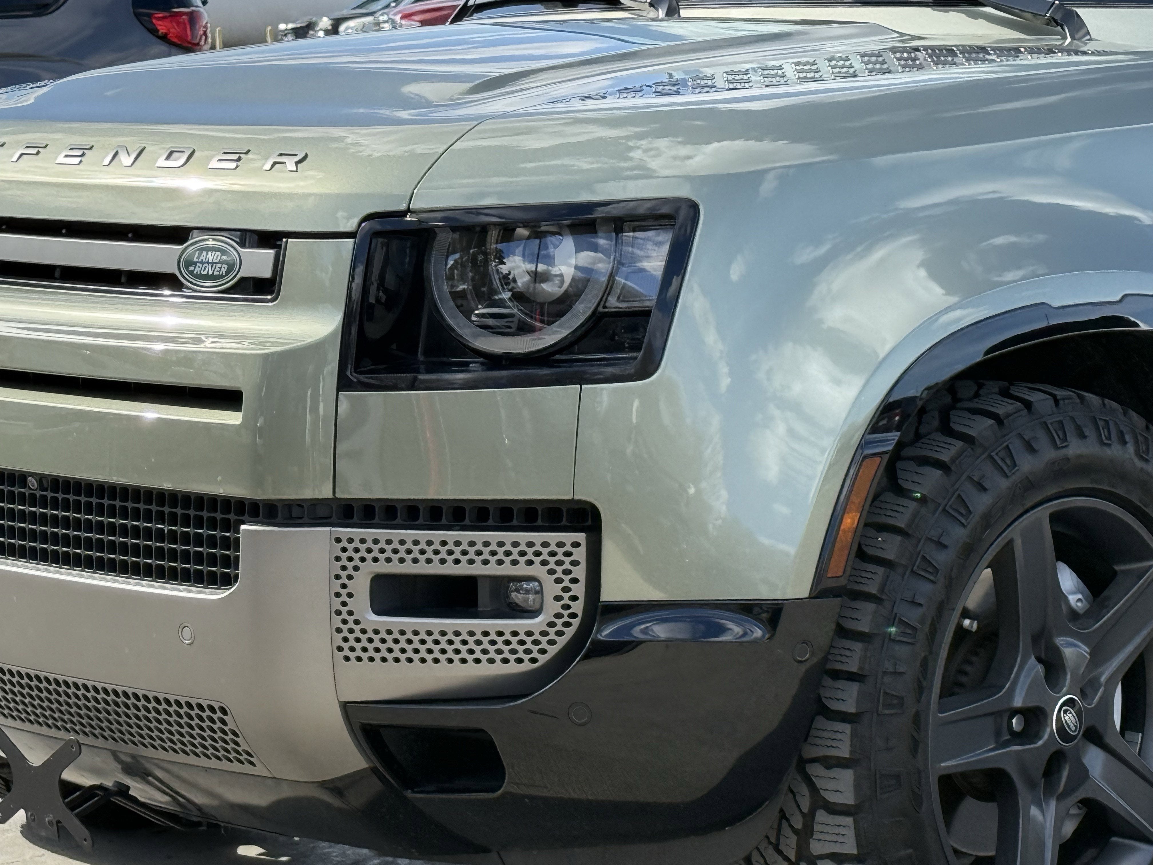 2024 Land Rover Defender 110 P400 X-Dynamic SE