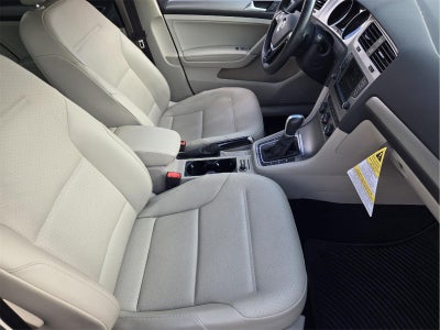 2017 Volkswagen Golf TSI SE