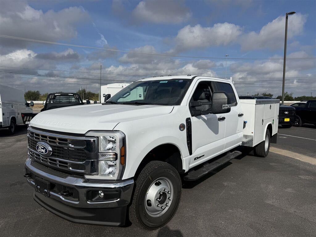 2027 Ford Super Duty F-350 DRW XL