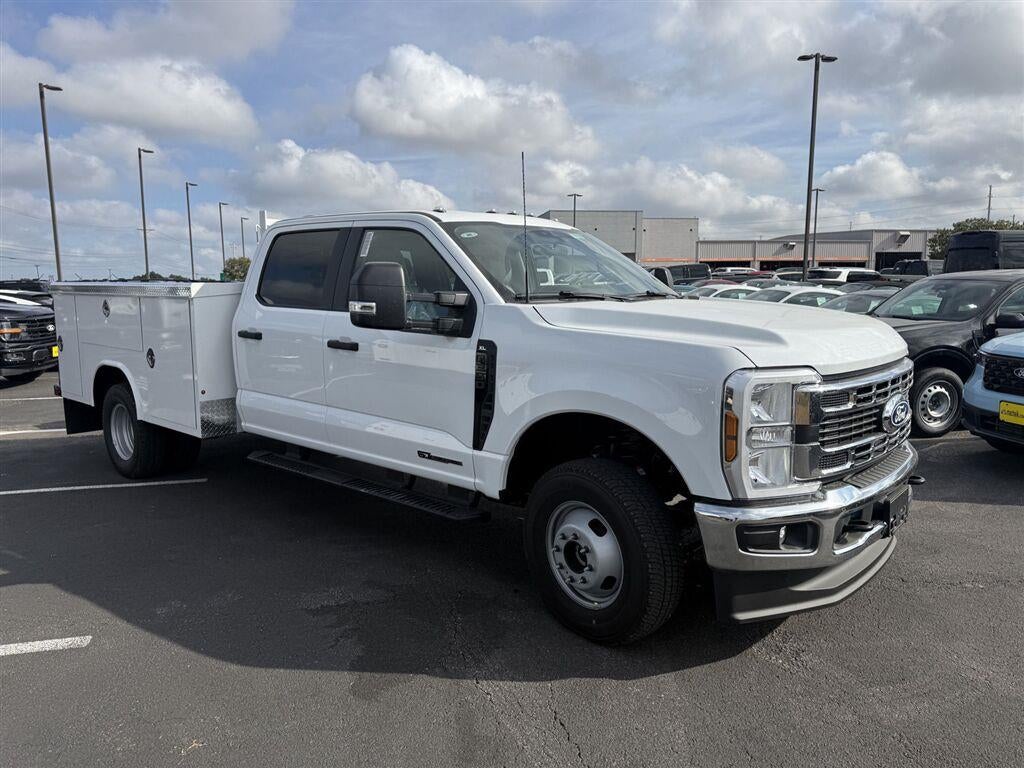 2027 Ford Super Duty F-350 DRW XL