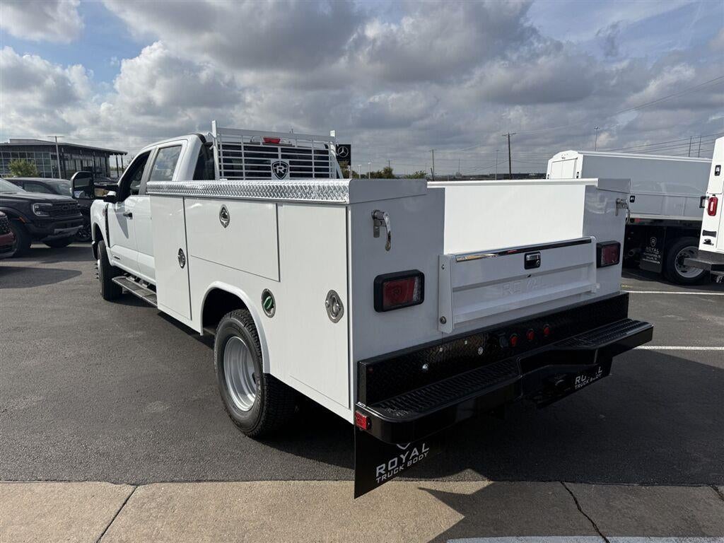 2027 Ford Super Duty F-350 DRW XL
