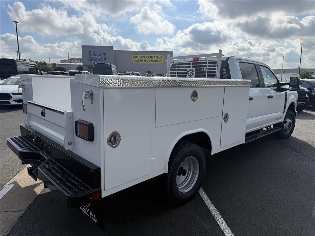 2027 Ford Super Duty F-350 DRW XL