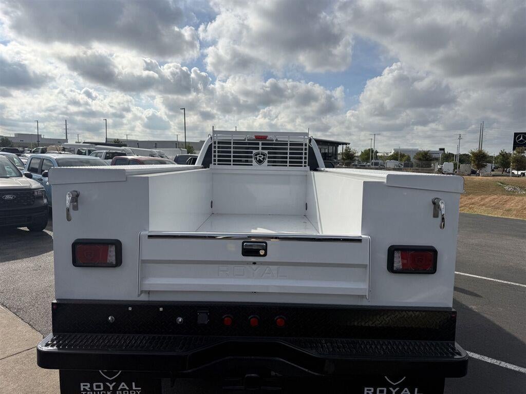 2027 Ford Super Duty F-350 DRW XL