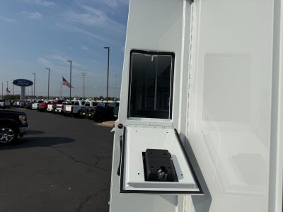 2027 Ford E-Series Cutaway BASE