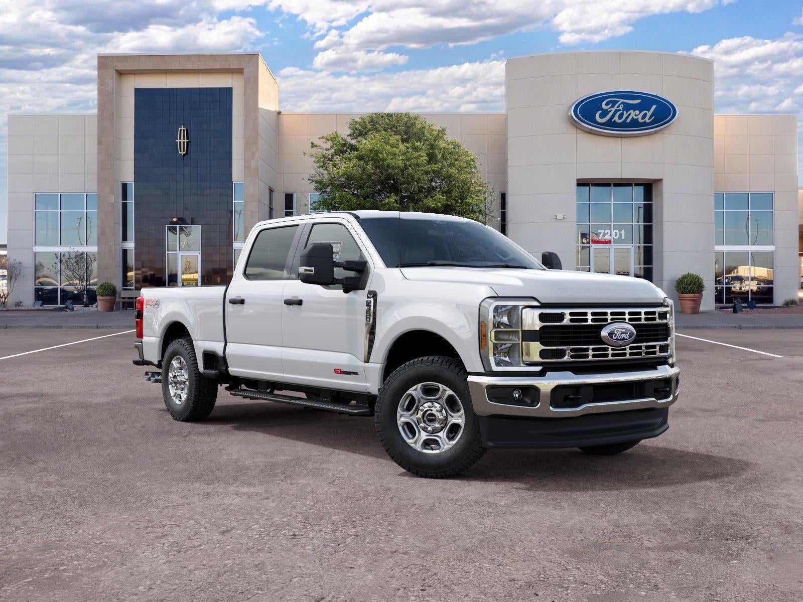 2027 Ford Super Duty F-350 XLT