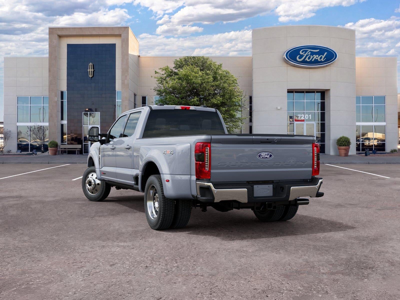 2027 Ford Super Duty F-450 DRW LARIAT