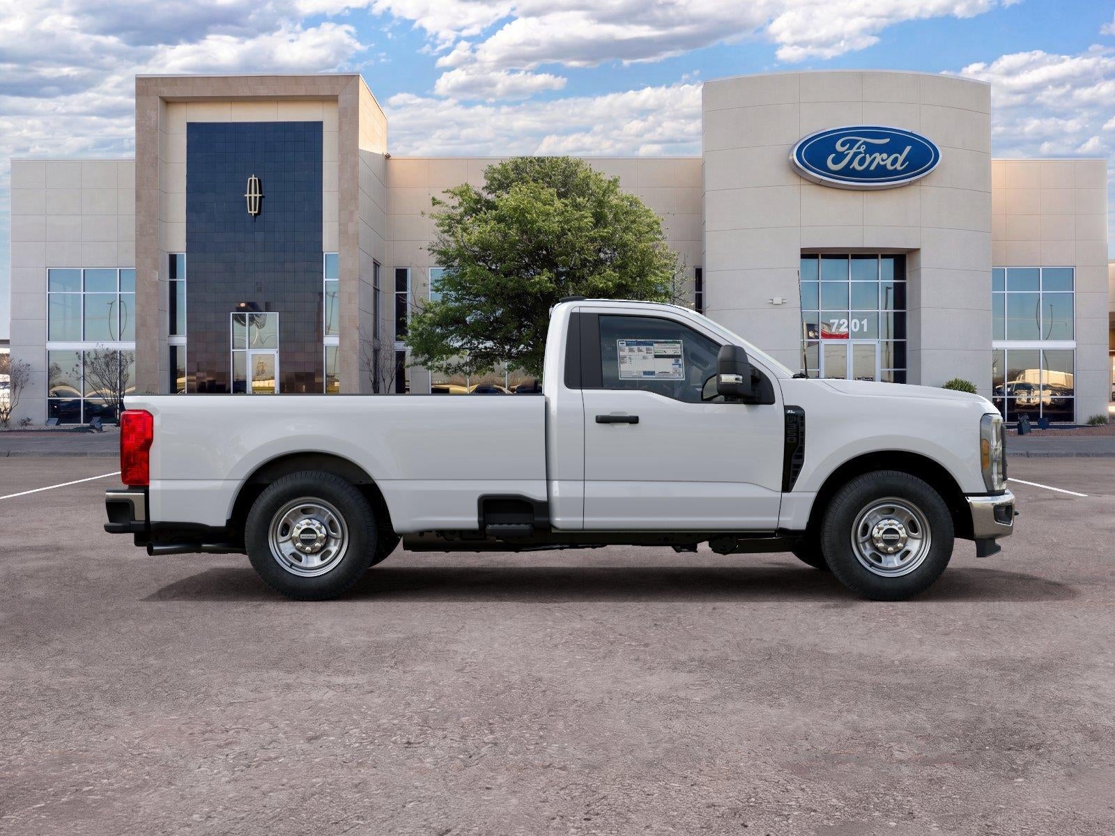 2027 Ford Super Duty F-350 SRW XL