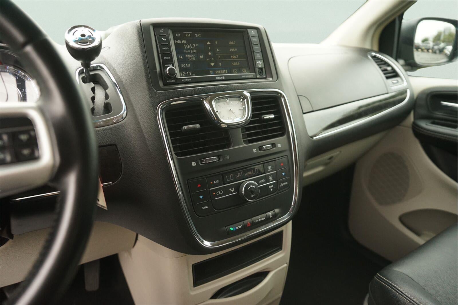 2016 Chrysler Town & Country Touring