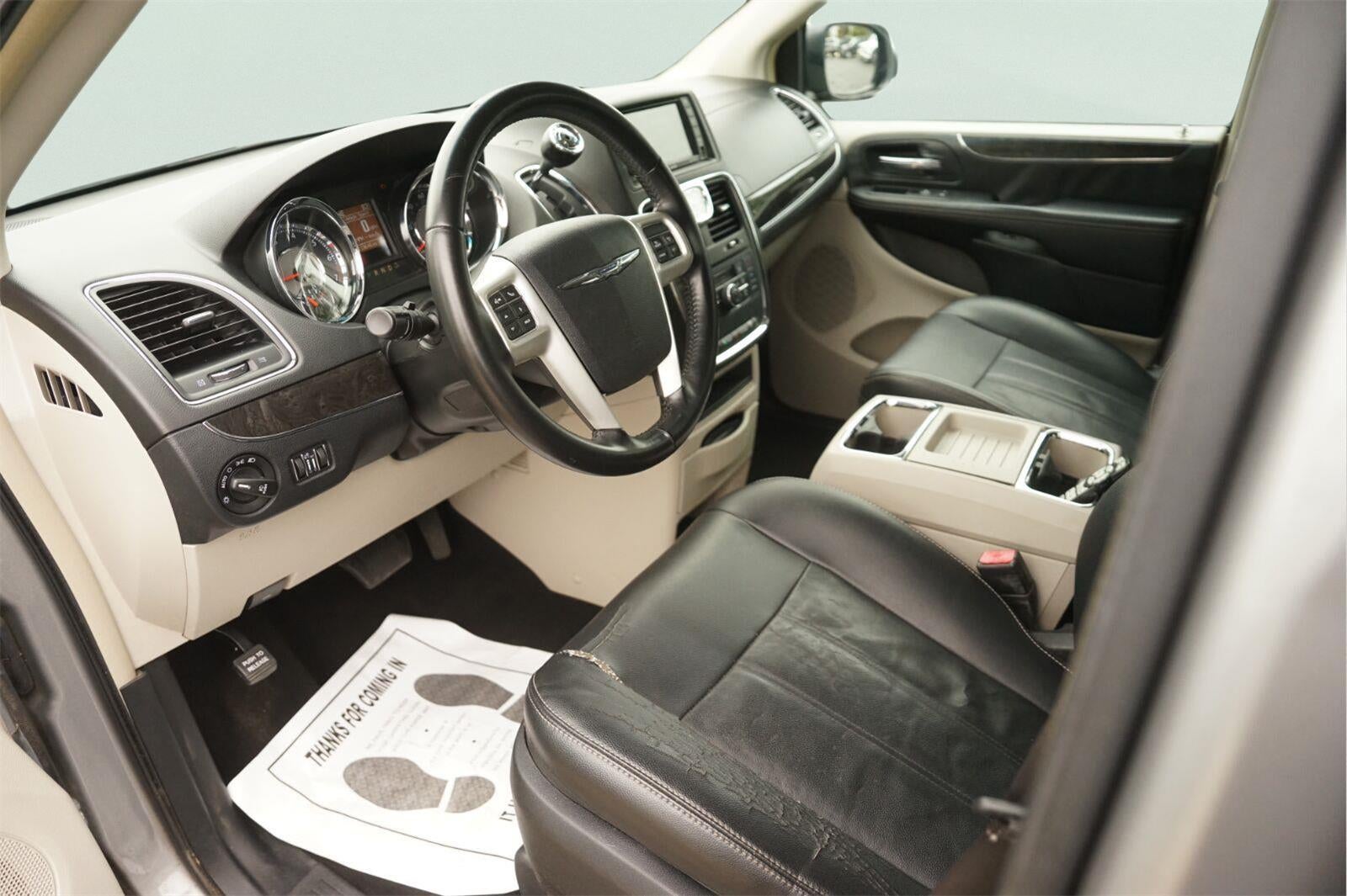 2016 Chrysler Town & Country Touring