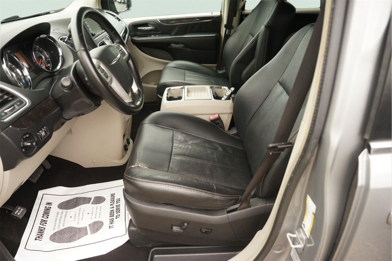 2016 Chrysler Town & Country Touring