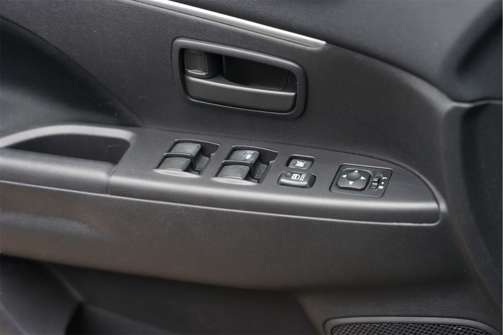 2013 Mitsubishi OUTLANDER ES