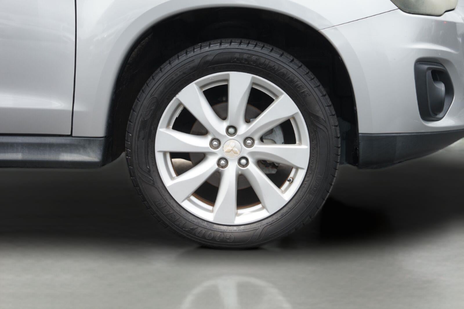 2013 Mitsubishi OUTLANDER ES