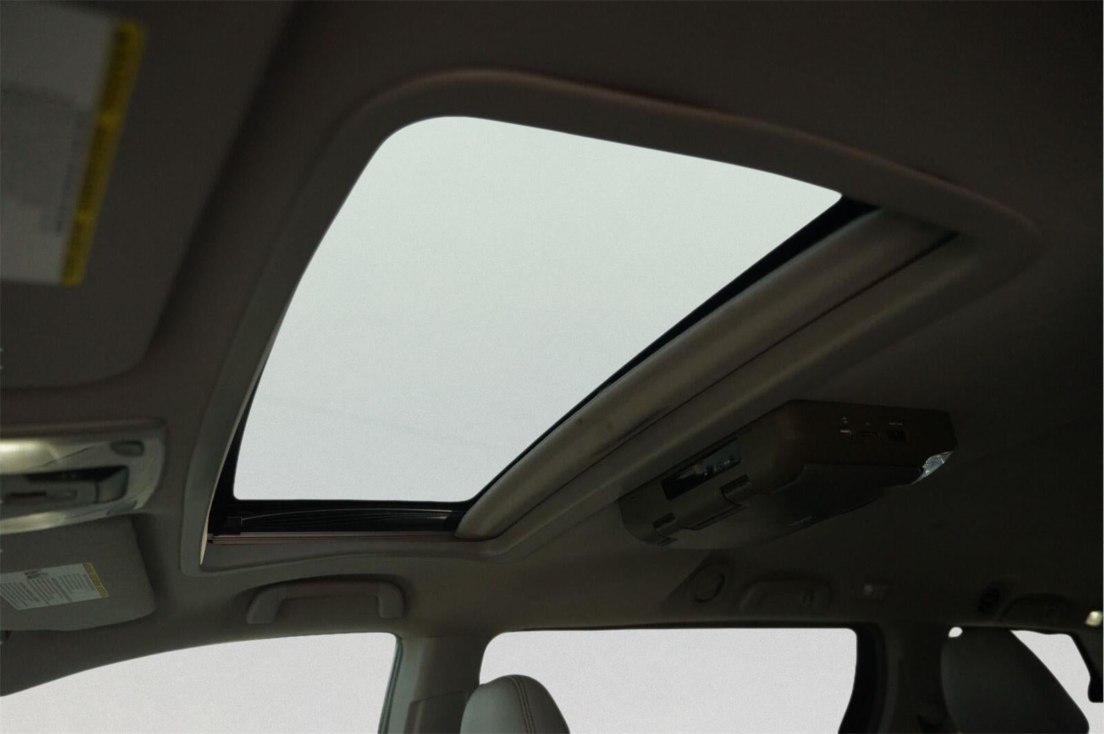 2013 Toyota Sienna XLE 8-Passenger