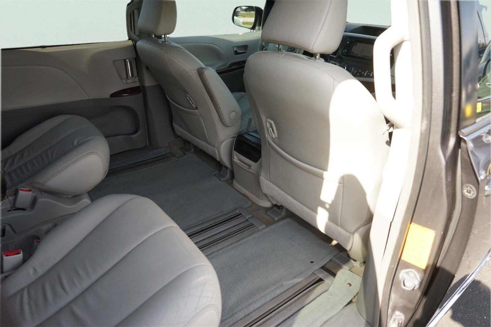 2013 Toyota Sienna XLE 8-Passenger