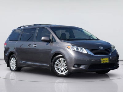 2013 Toyota Sienna XLE 8-Passenger