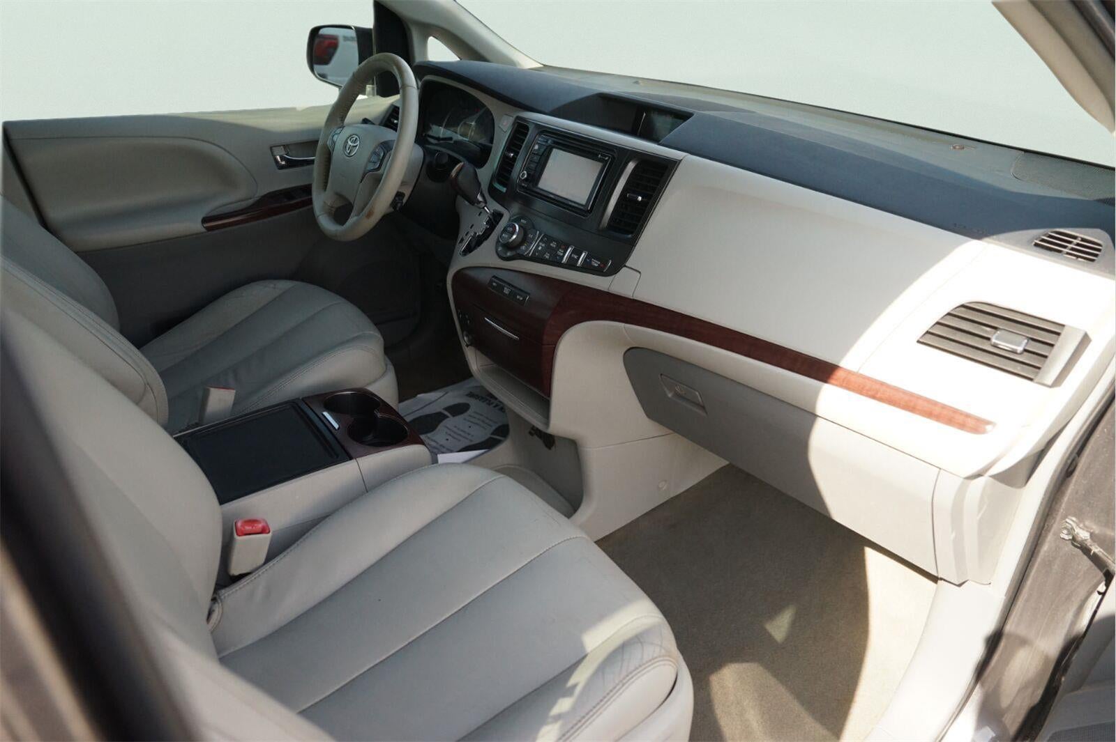 2013 Toyota Sienna XLE 8-Passenger