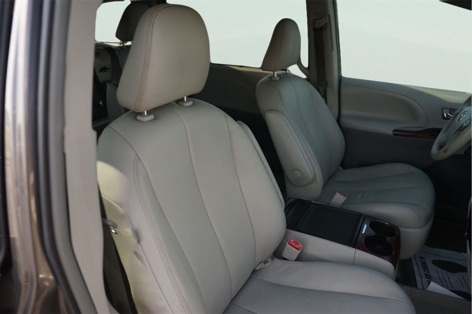 2013 Toyota Sienna XLE 8-Passenger