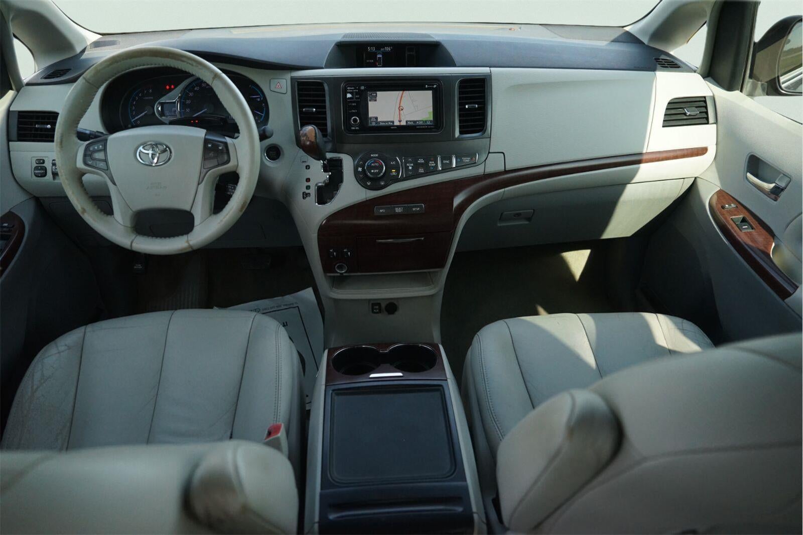 2013 Toyota Sienna XLE 8-Passenger