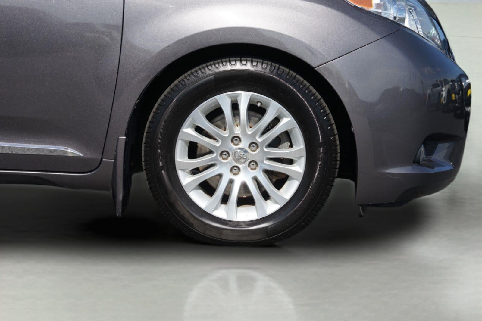 2013 Toyota Sienna XLE 8-Passenger