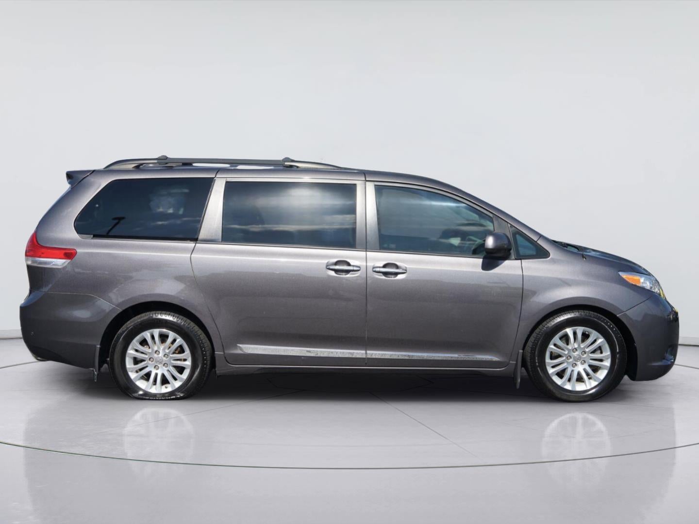 2013 Toyota Sienna XLE 8-Passenger