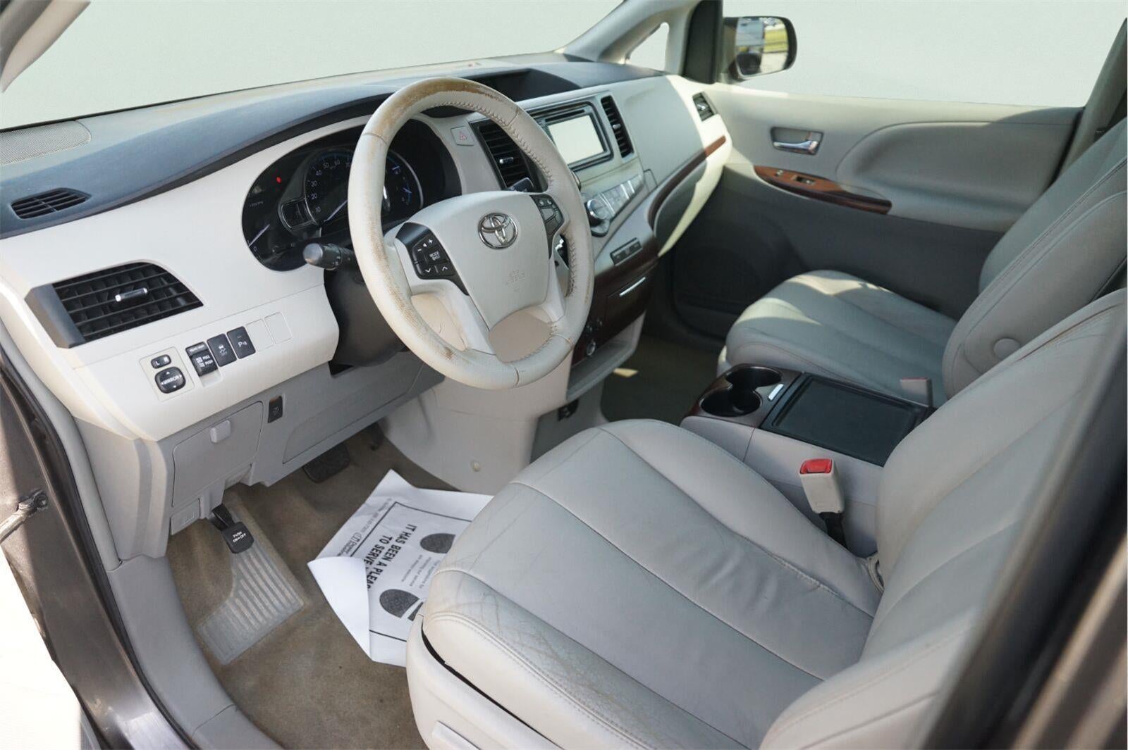 2013 Toyota Sienna XLE 8-Passenger