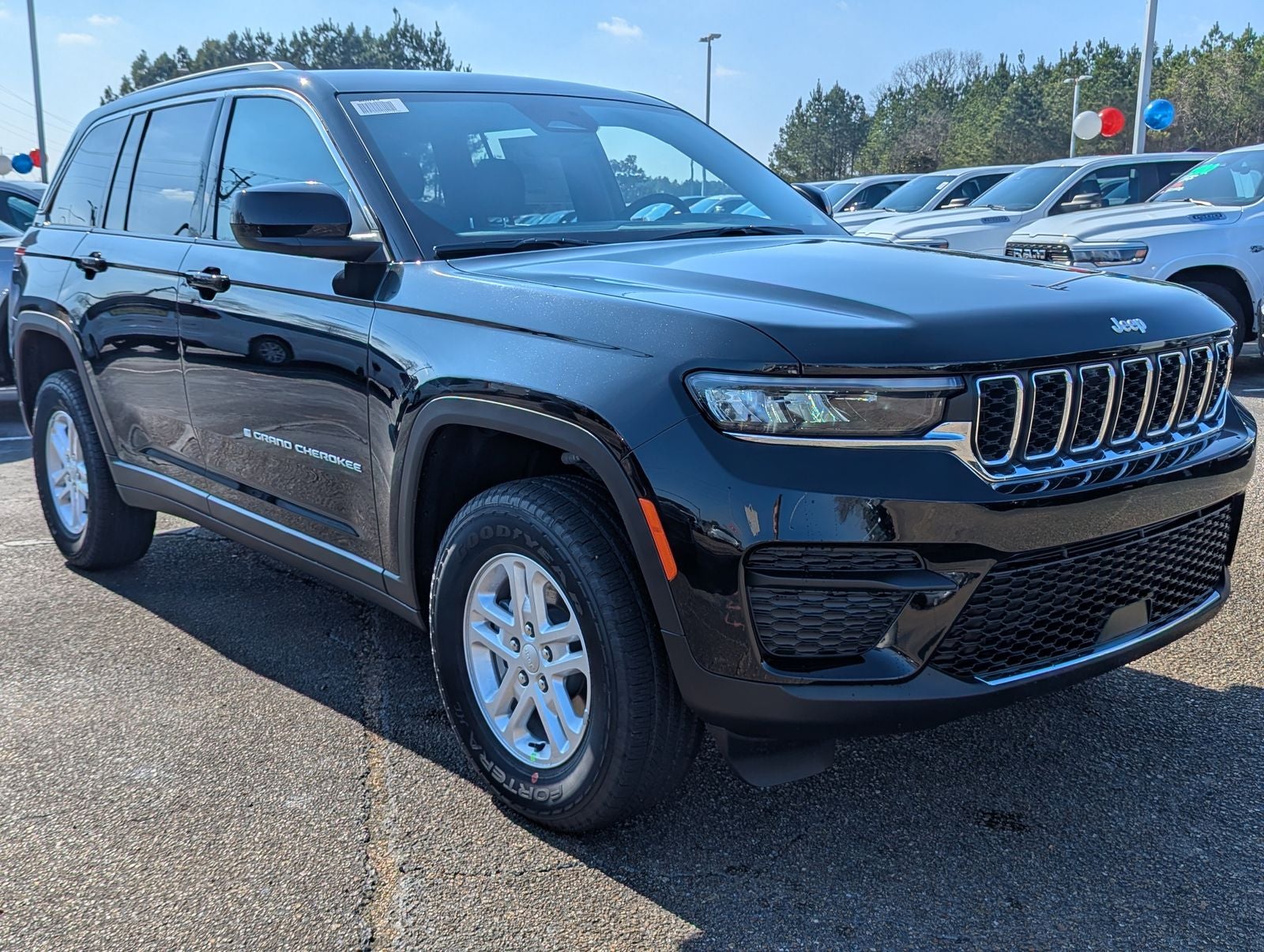 2025 Jeep Grand Cherokee Laredo