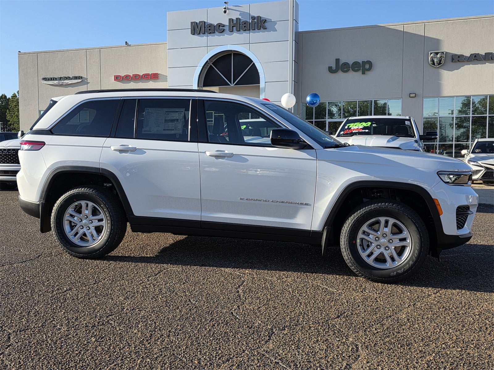 2025 Jeep Grand Cherokee Laredo