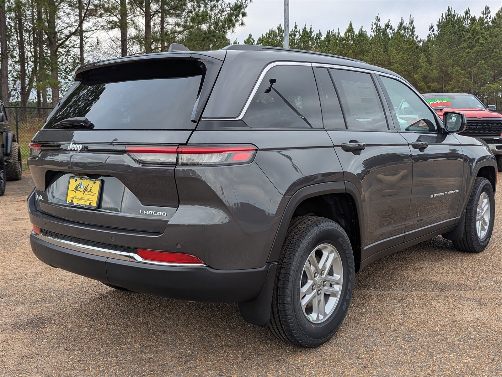 2025 Jeep Grand Cherokee Laredo