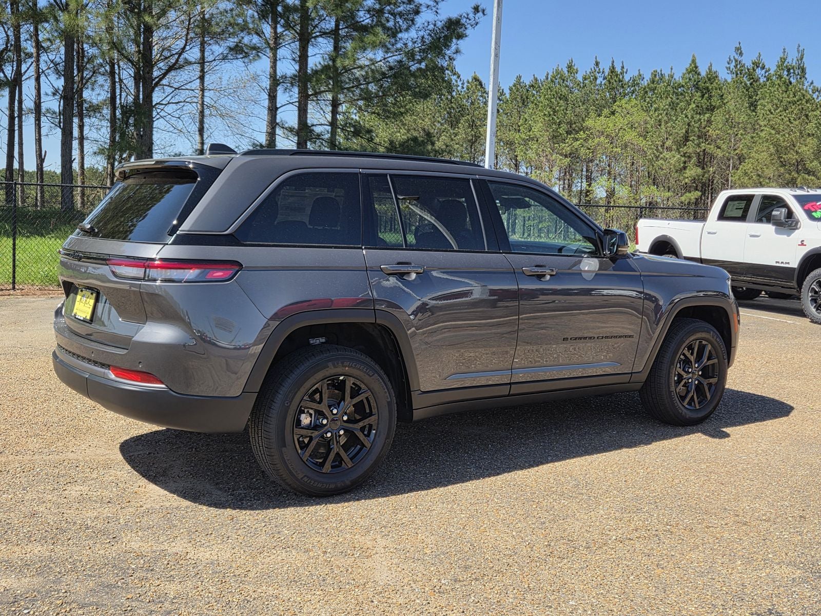2026 Jeep Grand Cherokee Laredo