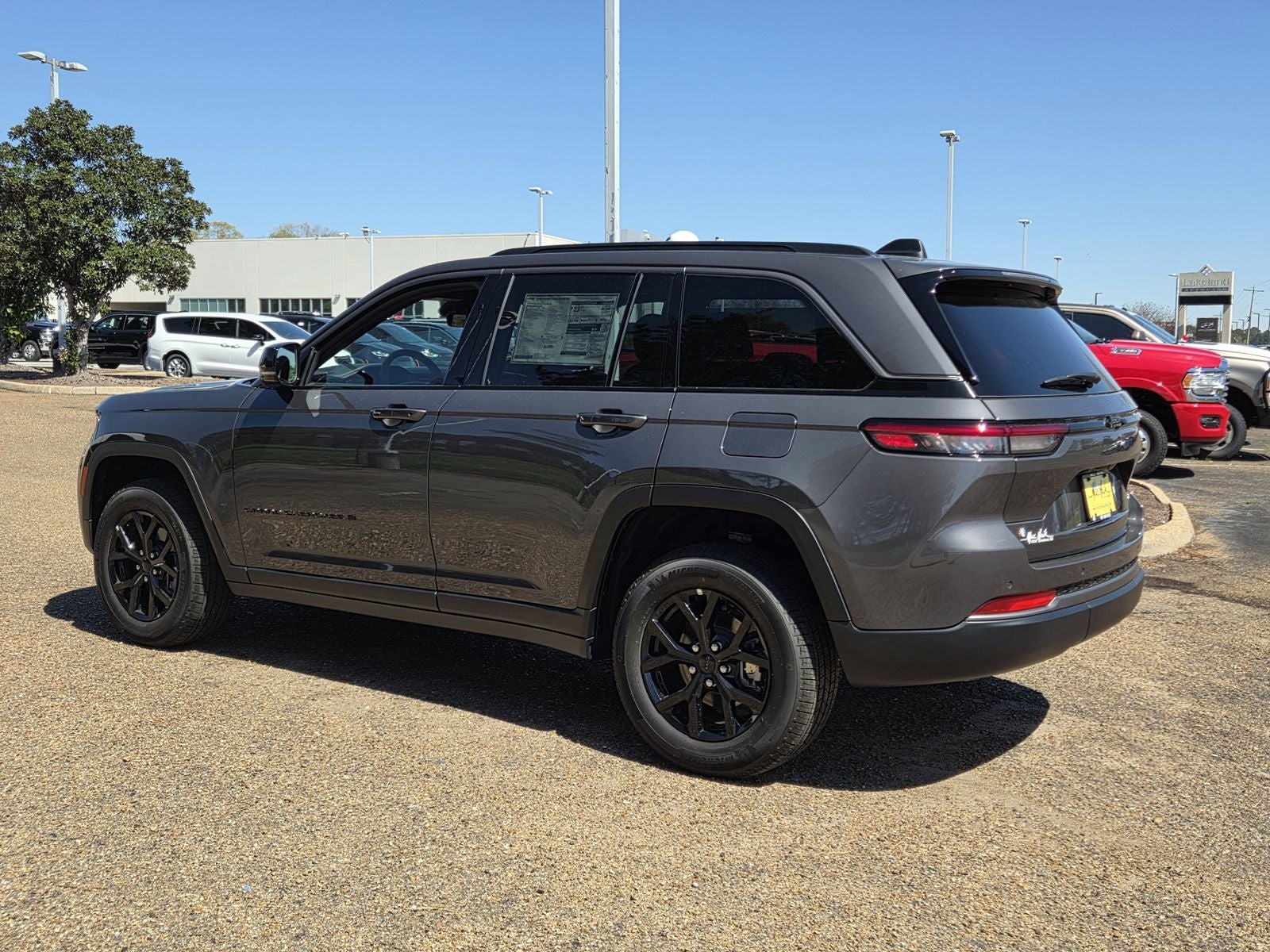 2026 Jeep Grand Cherokee Laredo