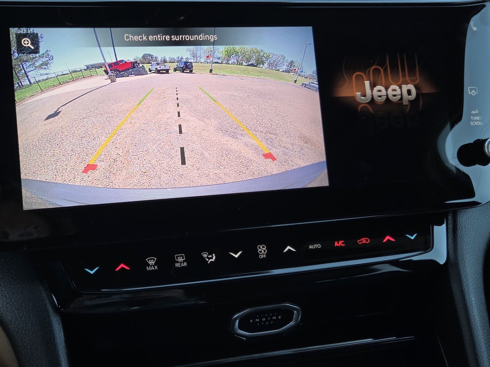 2026 Jeep Grand Cherokee Laredo