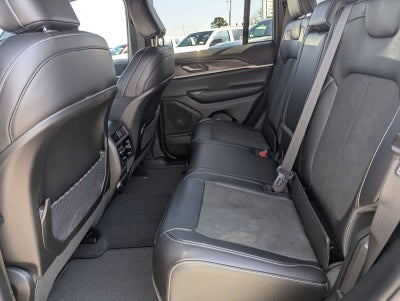 2026 Jeep Grand Cherokee Laredo