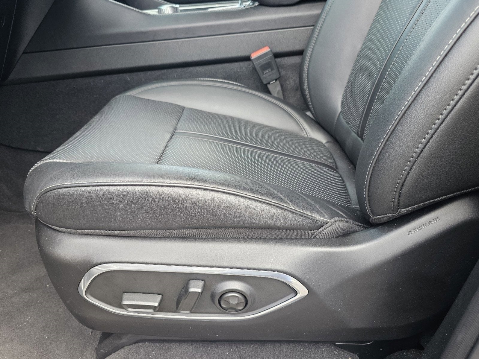 2024 Jeep Wagoneer Base