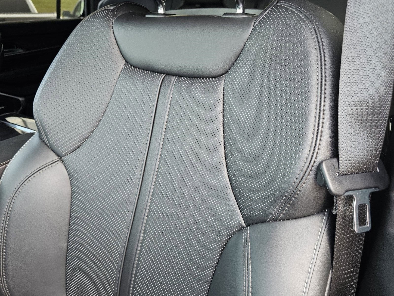 2024 Jeep Wagoneer Base