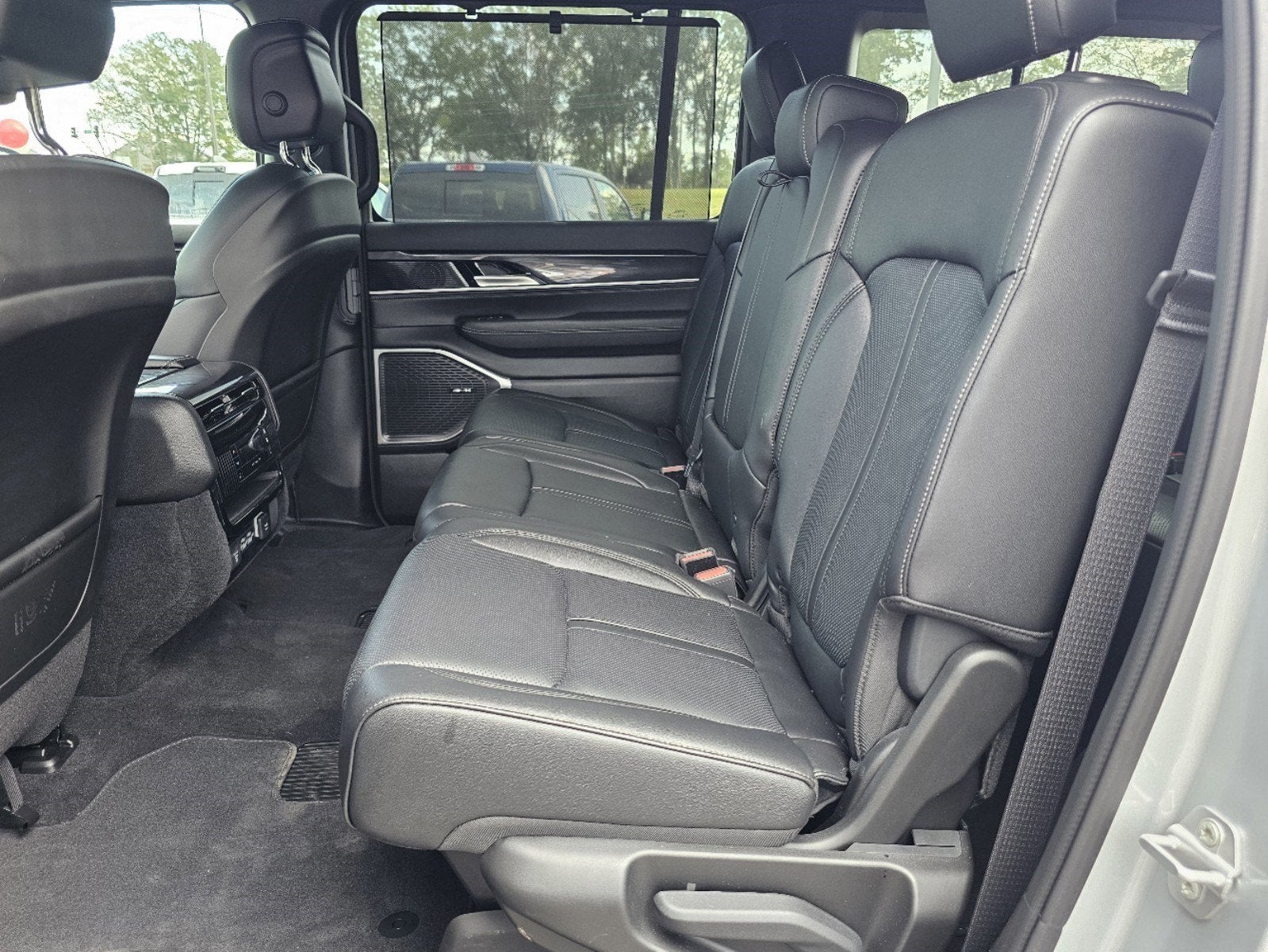 2024 Jeep Wagoneer Base