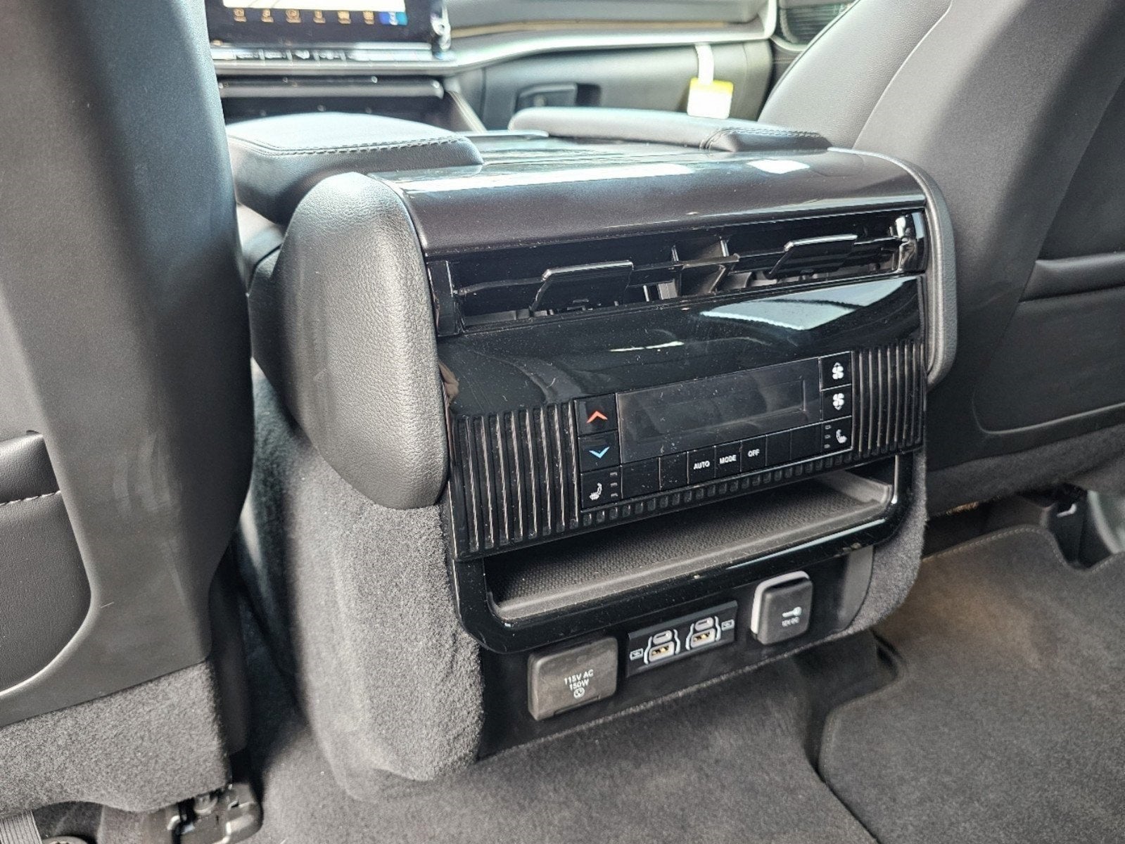 2024 Jeep Wagoneer Base