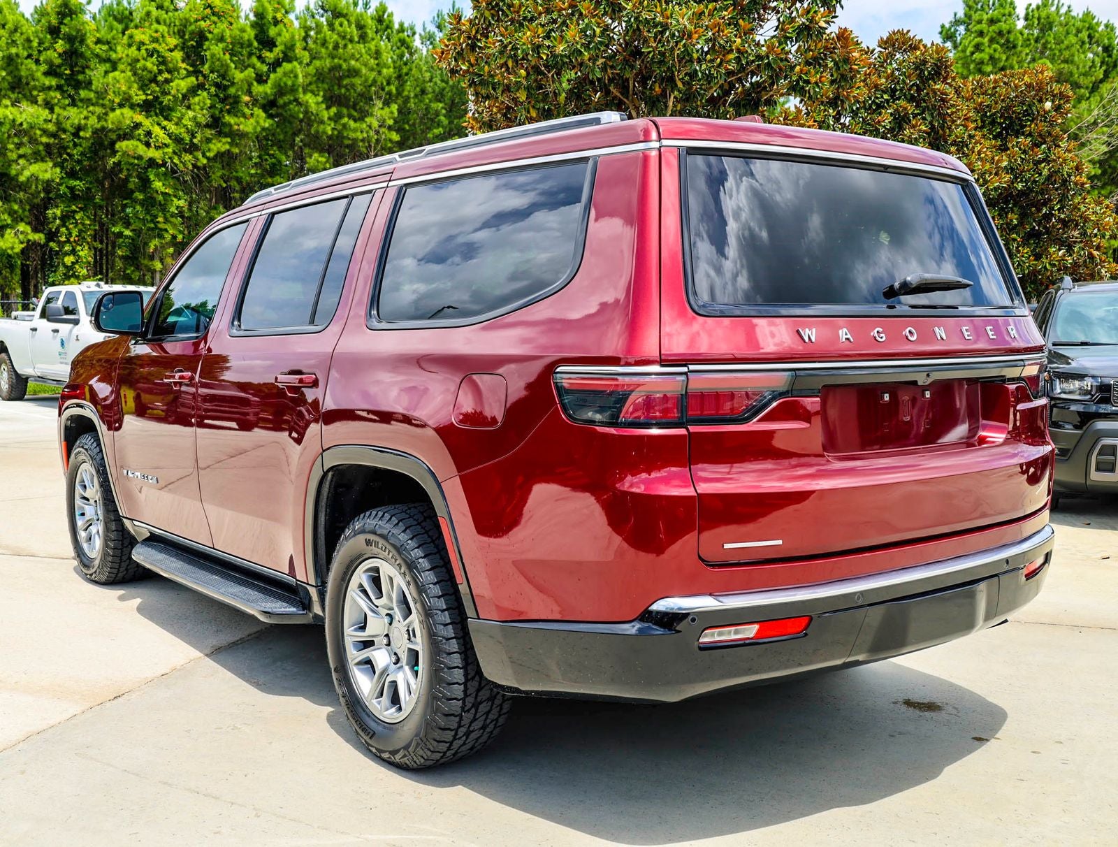 2023 Jeep Wagoneer Base