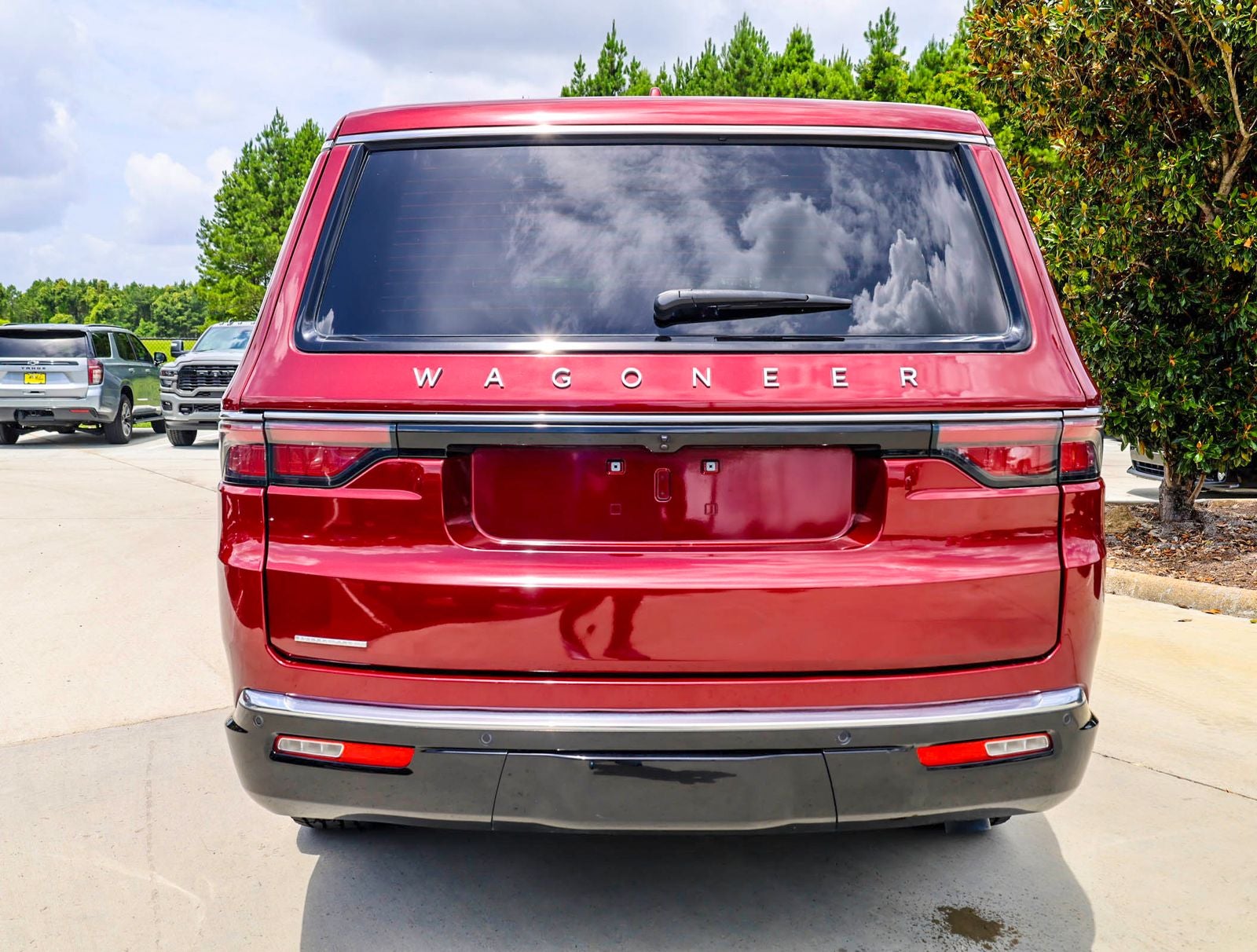 2023 Jeep Wagoneer Base
