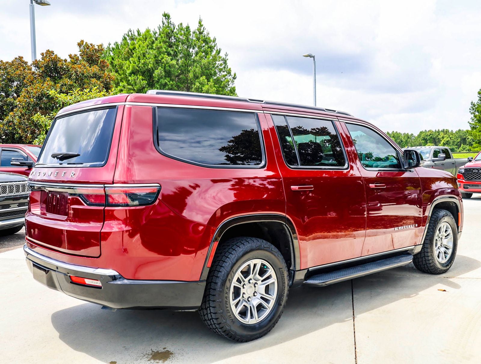 2023 Jeep Wagoneer Base