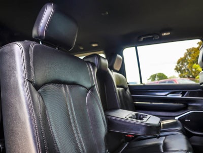 2023 Jeep Wagoneer Base